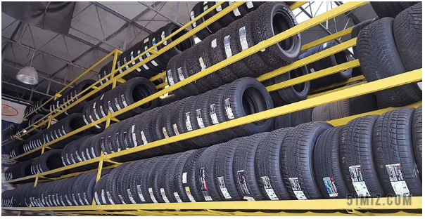 行業(yè)超10萬(wàn)家輪胎店的日子也越來(lái)越難過(guò)，曾經(jīng)高毛利的輪胎生意陷入經(jīng)營(yíng)困境。